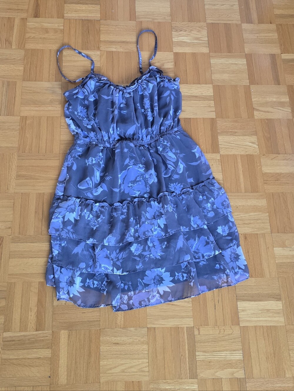 Amercian Eagle Outfitters Gray Floral Spaghetti Straps Ruffle Layers Lightweight - Picture 3 of 13